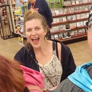 Meet your Posher, Suzanne